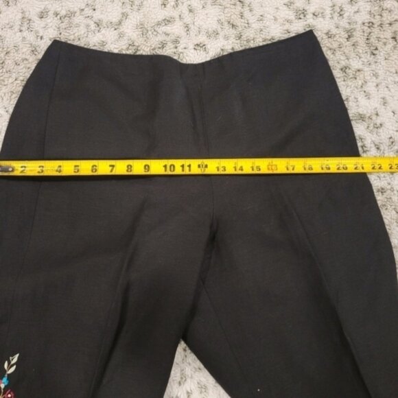 Larry Levine SZ 12 Colorful Floral Embroidered Black Linen Blend Capris - Picture 6 of 10